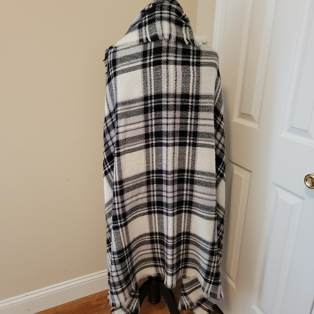 Mod Cloth Black and White Plaid Shawl - Picture 2 of 4